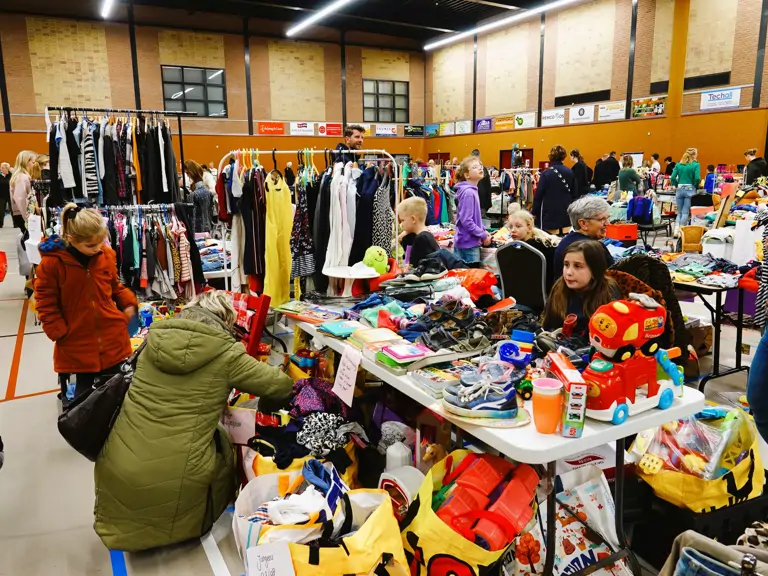 Grote Kleding & Speelgoedbeurs - Westerhaar-Vriezenveensewijk