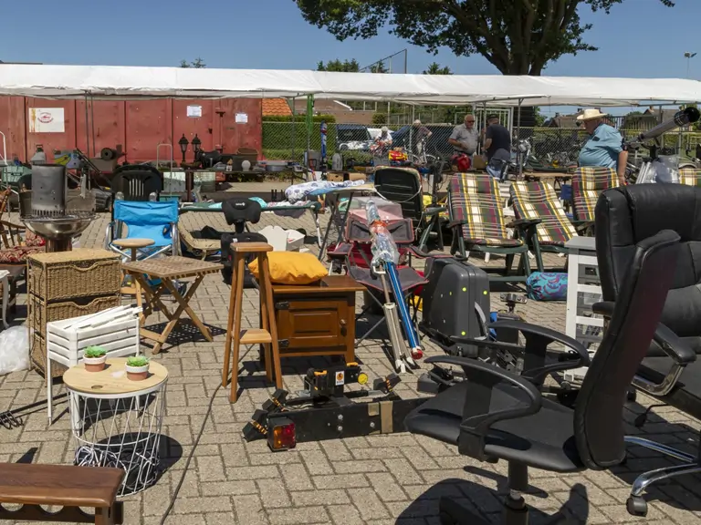 Jaarlijkse Rommelmarkt Slekker Boys - Echt