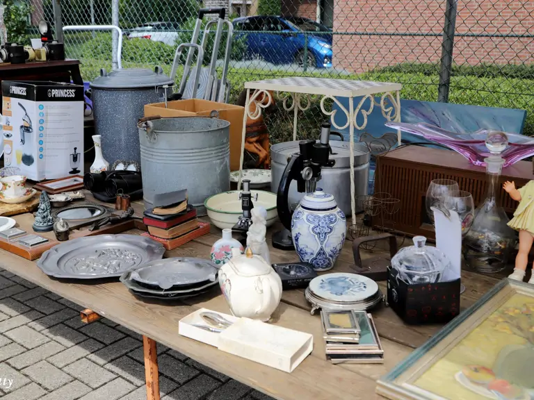 Jaarlijkse Rommelmarkt Slekker Boys - Echt