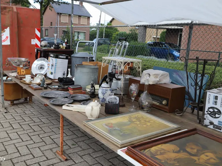 Jaarlijkse Rommelmarkt Slekker Boys - Echt