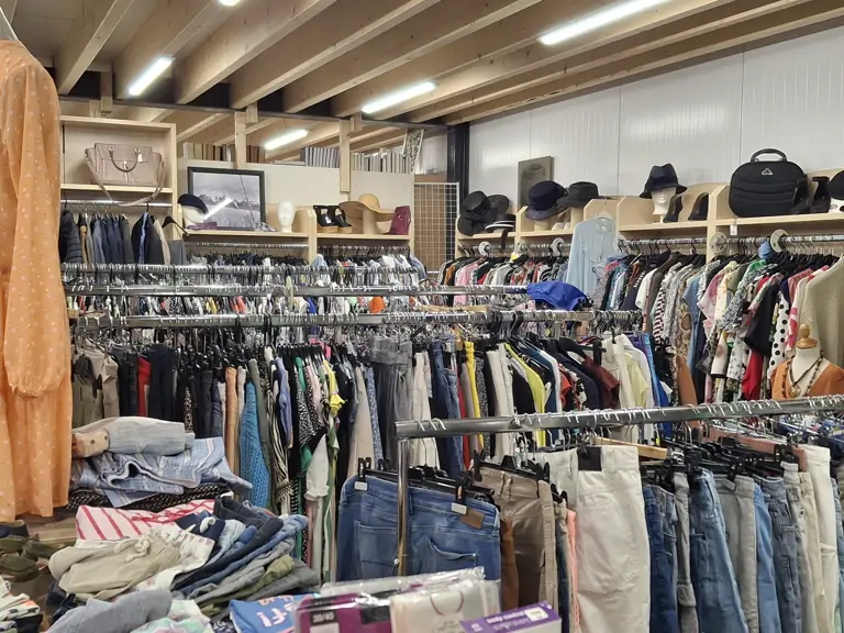 Kringloopwinkel OverThollig - Tholen