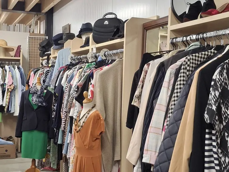 Kringloopwinkel OverThollig - Tholen