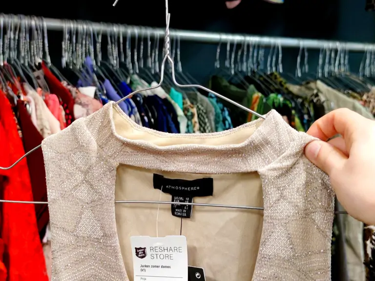 Kleding, Kringloopwinkel en Huiskamer - Schiedam