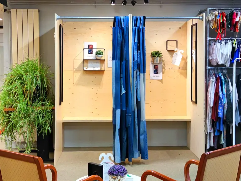 Kleding, Kringloopwinkel en Huiskamer - Schiedam