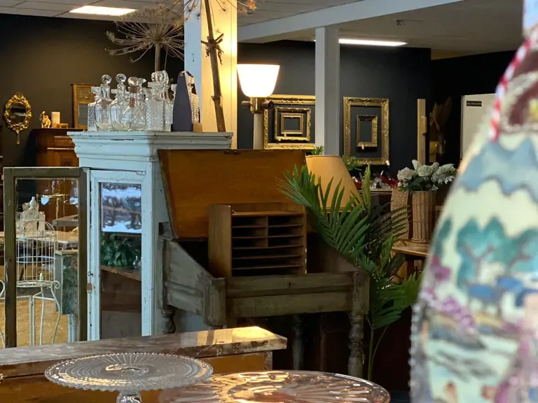 Flashback Furniture Vintage & Antique - Valkenswaard