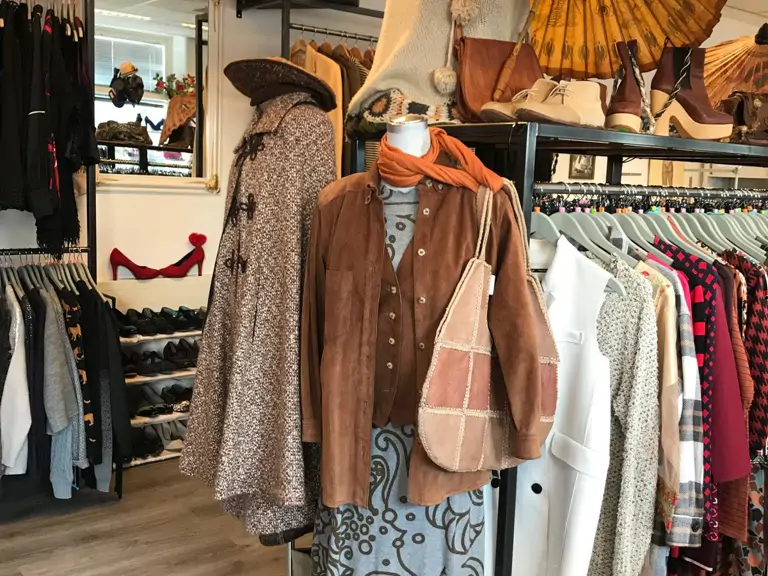 Vintage kledingwinkel PAST TOO - Rotterdam