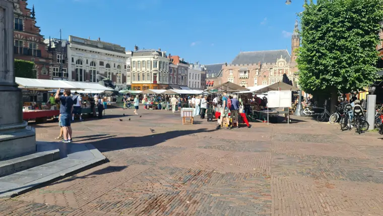 Boeken bij de Bavo, Grote Markt Haarlem
