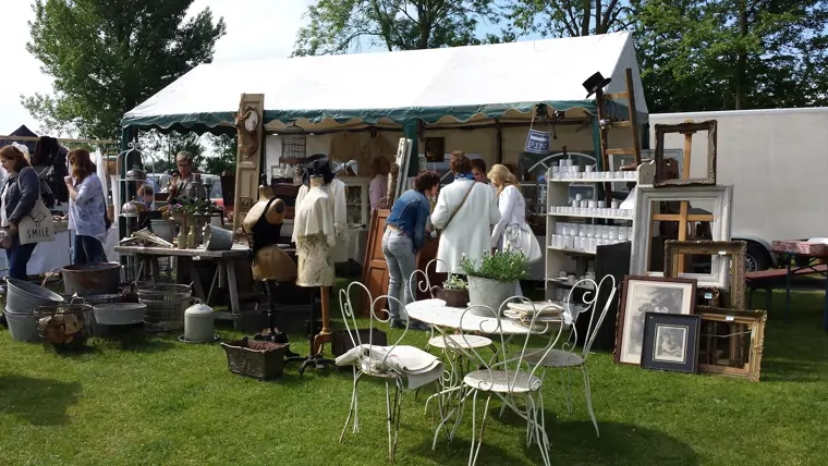 Brocante Markt Klein Frankrijk - Mijnsheerenland (2/3)