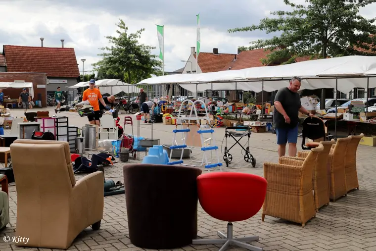 Jaarlijkse Rommelmarkt Slekker Boys - Echt (9/21)