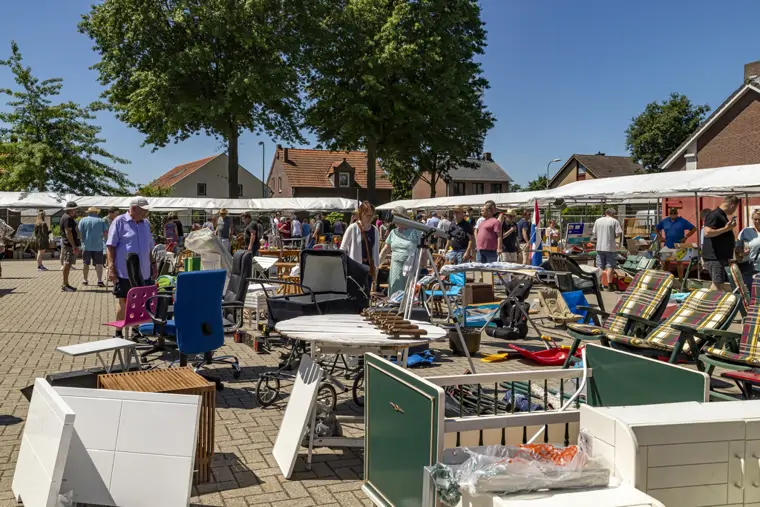 Jaarlijkse Rommelmarkt Slekker Boys - Echt (1/21)