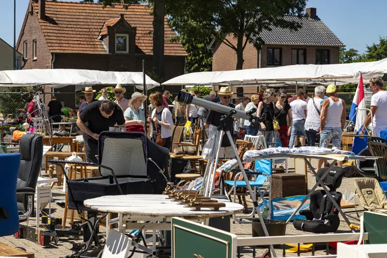 Jaarlijkse Rommelmarkt Slekker Boys - Echt (8/21)