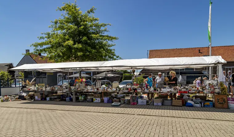 Jaarlijkse Rommelmarkt Slekker Boys - Echt (5/21)