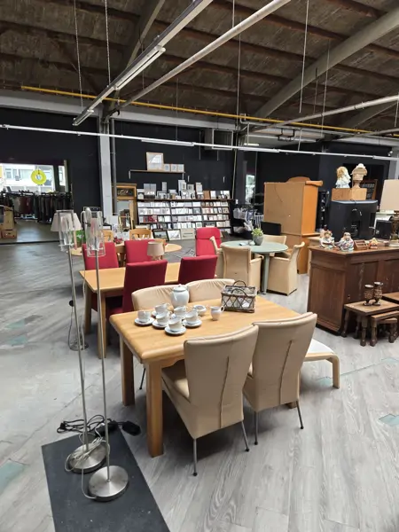 Kringloopwinkel Bergen op Zoom (16/24)