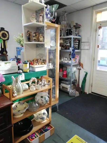 Kringloopwinkel Boskoop (2/15)
