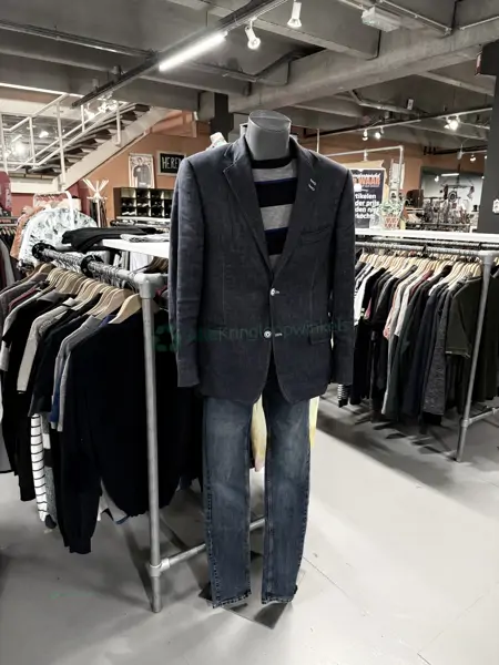 Kringloopwinkel De WAAR - Emmen (11/15)