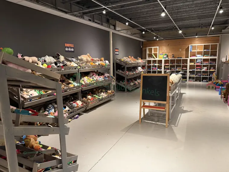 Kringloopwinkel De WAAR - Emmen (5/15)