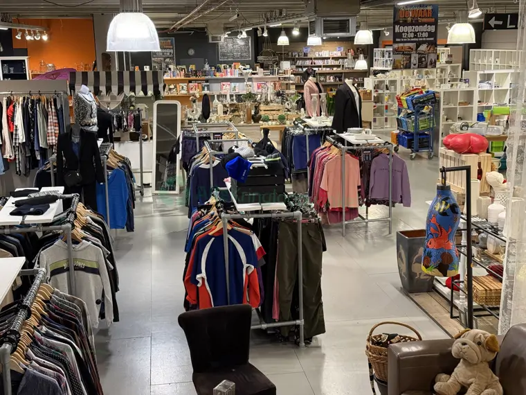 Kringloopwinkel De WAAR - Emmen (4/15)