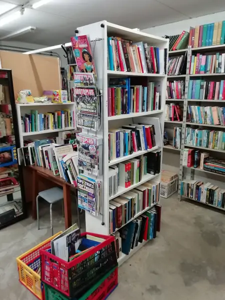 Kringloopwinkel Huizen (2/7)