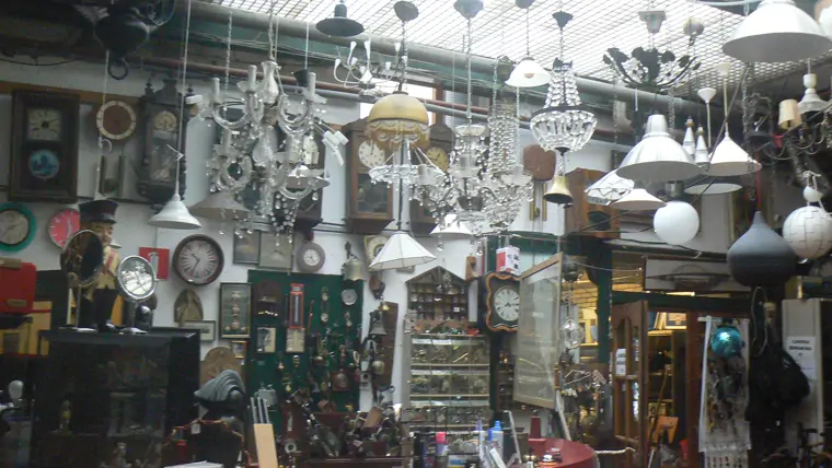 Kringloopwinkel In&Uit Arnhem (2/9)