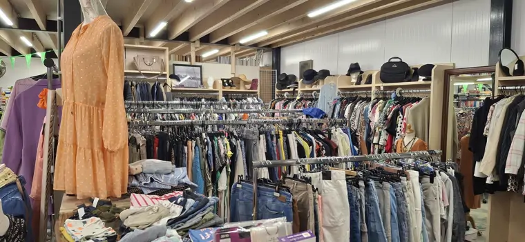 Kringloopwinkel OverThollig - Tholen (3/8)