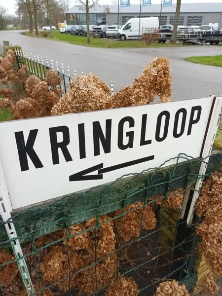 Kringloopwinkel Sa­muel - Oentsjerk (2/3)