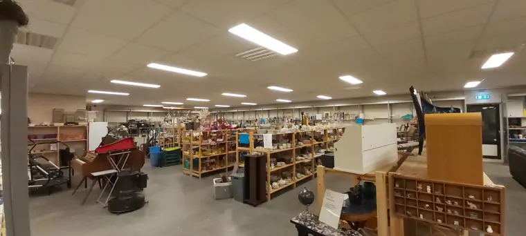 Kringloopwinkel Vollenhove (2/5)