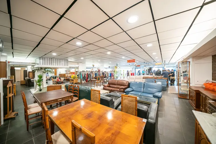 Kringwinkel Deurne (2/3) Kringwinkel Deurne (2/3)