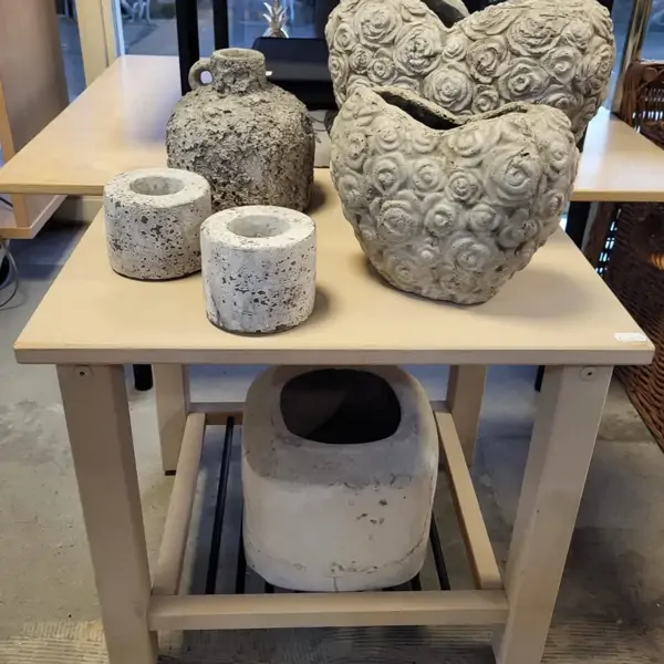 Kringwinkel Hebbes - Hendrik-Ido-Ambacht (8/24) Kringwinkel Hebbes - Hendrik-Ido-Ambacht (8/24)
