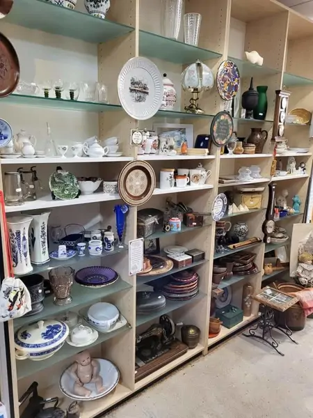 Kringwinkel Hebbes - Hendrik-Ido-Ambacht (23/24) Kringwinkel Hebbes - Hendrik-Ido-Ambacht (23/24)