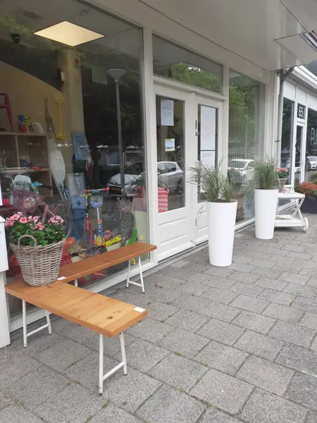 Kringwinkel Hebbes - Hendrik-Ido-Ambacht (16/24) Kringwinkel Hebbes - Hendrik-Ido-Ambacht (16/24)