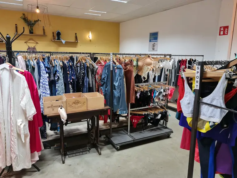 Kringwinkel Meir - Antwerpen (4/11) Kringwinkel Meir - Antwerpen (4/11)