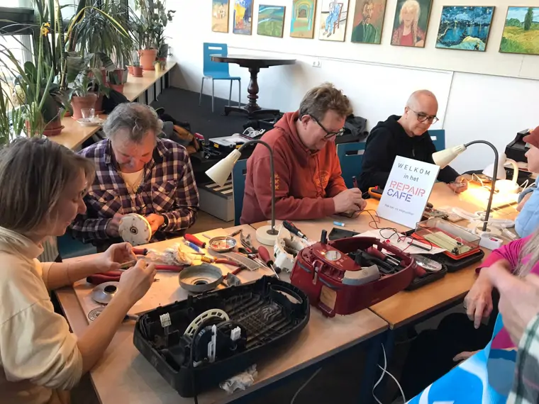 Repair Café De Meeuw - Amsterdam (4/5)