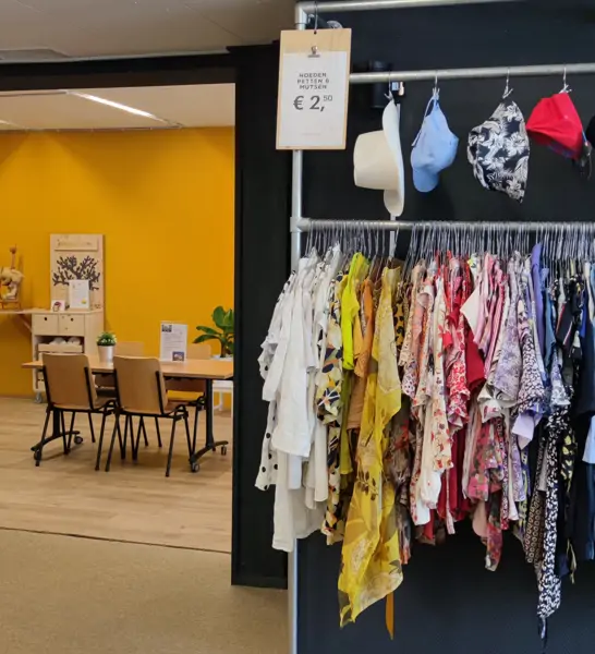 Kleding, Kringloopwinkel en Huiskamer - Schiedam (11/15) Kleding, Kringloopwinkel en Huiskamer - Schiedam (11/15)