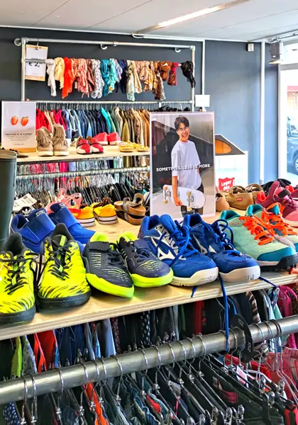 Kleding, Kringloopwinkel en Huiskamer - Schiedam (5/15) Kleding, Kringloopwinkel en Huiskamer - Schiedam (5/15)