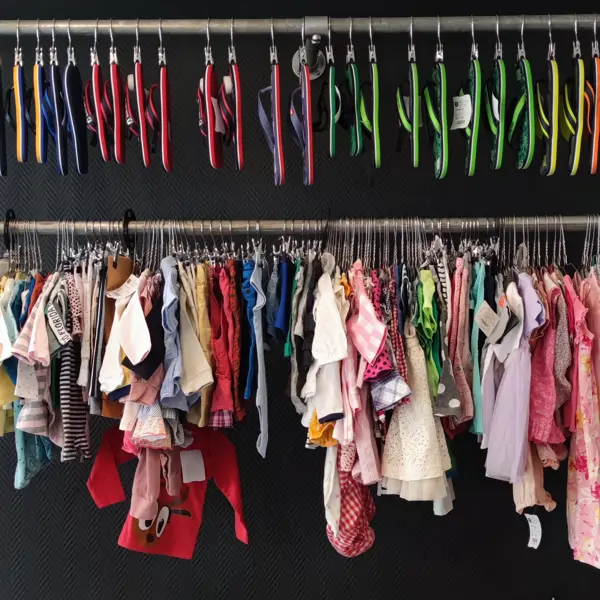 Kleding, Kringloopwinkel en Huiskamer - Schiedam (14/15) Kleding, Kringloopwinkel en Huiskamer - Schiedam (14/15)