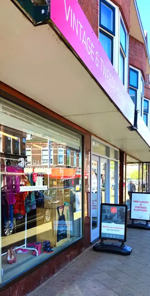 Kleding, Kringloopwinkel en Huiskamer - Schiedam (3/15) Kleding, Kringloopwinkel en Huiskamer - Schiedam (3/15)