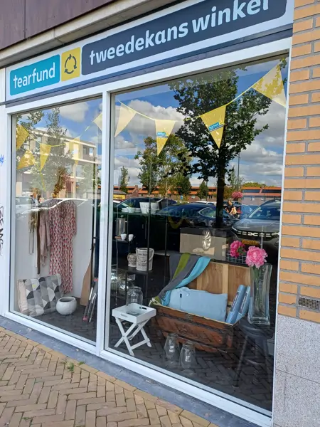 Tearfund Tweedekanswinkel - Emmeloord (1/23)