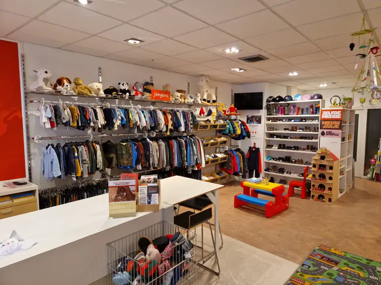 Terre des Hommes winkel ’t Druppeltje - Bergen op Zoom (2/3) Terre des Hommes winkel ’t Druppeltje - Bergen op Zoom (2/3)