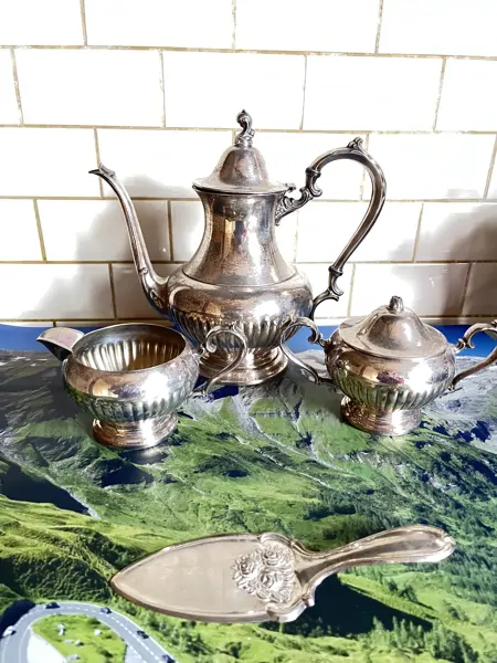 Tineke's Brocante - Damwoude (10/24)