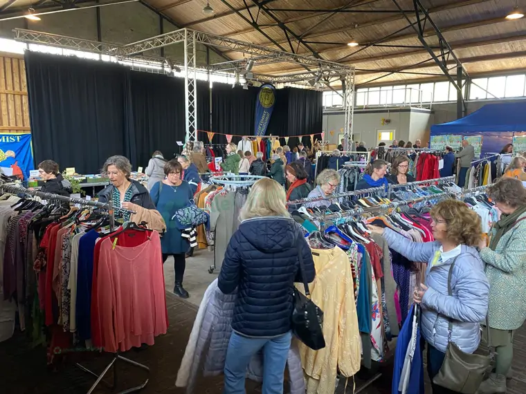 Tweedehands Vrouwenkledingbeurs - Doesburg (5/6)