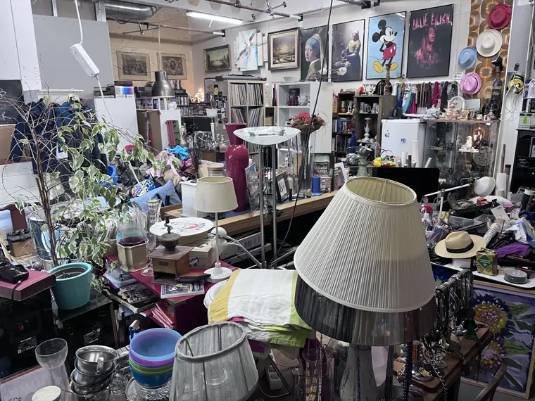 Vind Iets Retro Kringloopmarkt - Haarlem (2/6)